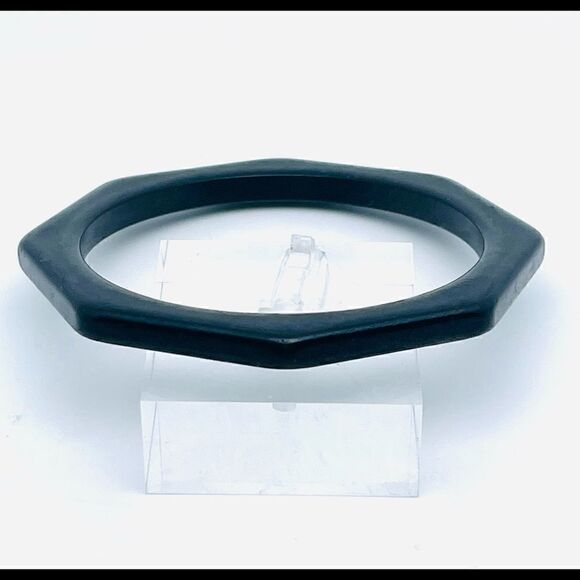 Set of Vintage Black Bakelite Mourning Bangle Bracelets with Cameo Accents - Picture 6 of 16